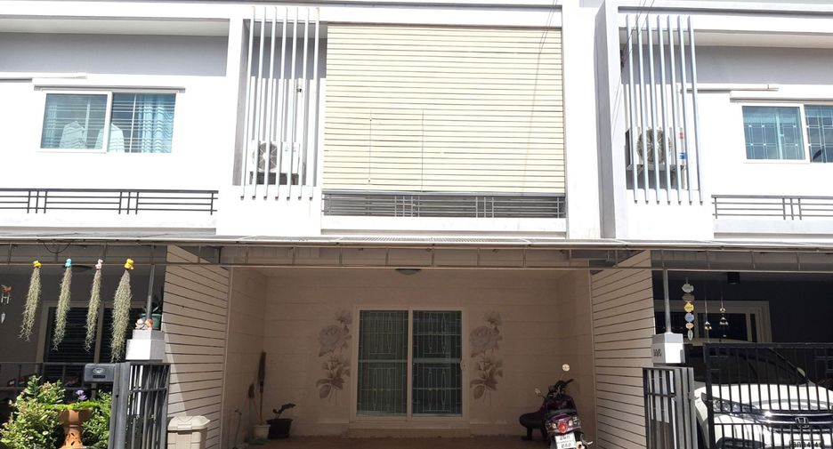 For sale 3 bed townhouse in Pak Kret, Nonthaburi