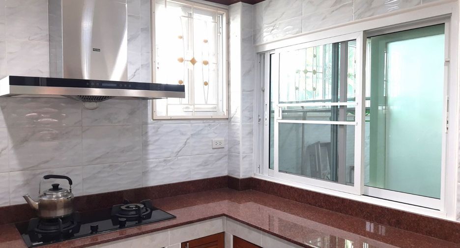 For sale 3 bed townhouse in Pak Kret, Nonthaburi
