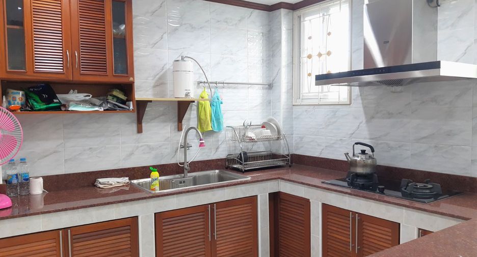 For sale 3 bed townhouse in Pak Kret, Nonthaburi