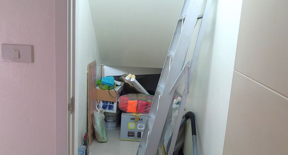 For sale 3 bed townhouse in Pak Kret, Nonthaburi