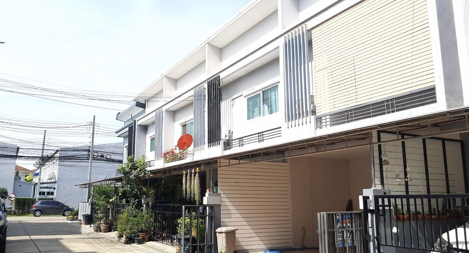 For sale 3 bed townhouse in Pak Kret, Nonthaburi