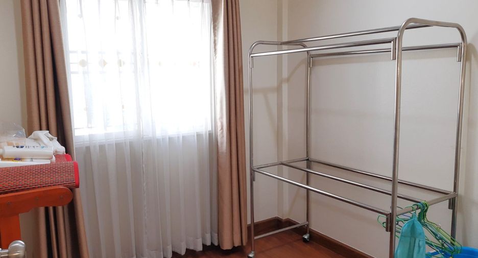 For sale 3 bed townhouse in Pak Kret, Nonthaburi