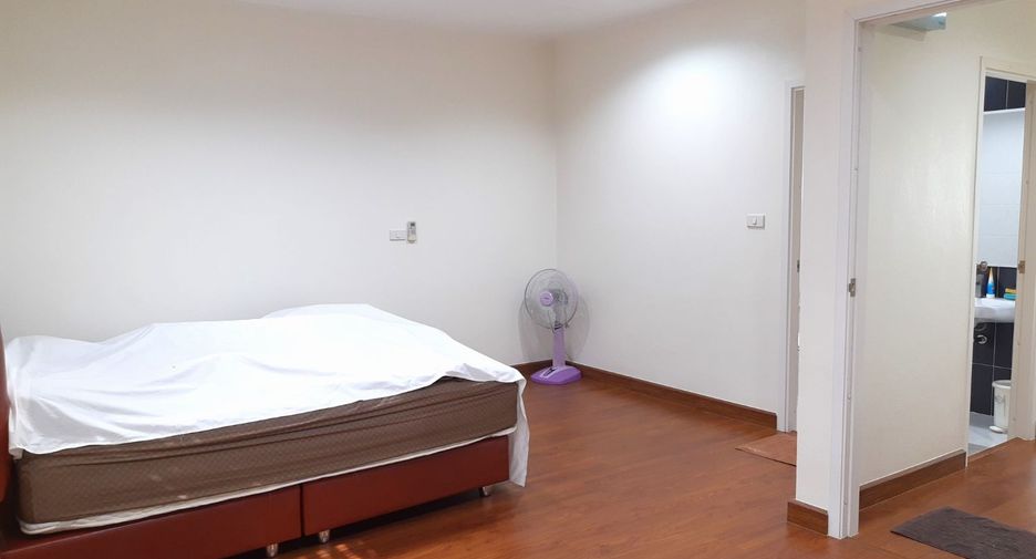 For sale 3 bed townhouse in Pak Kret, Nonthaburi