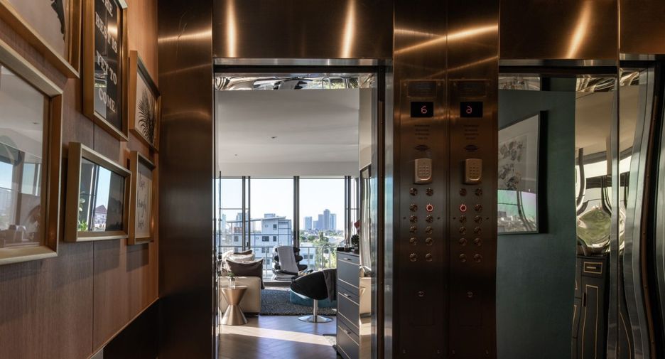 For sale 3 bedrooms condo in Watthana, Bangkok