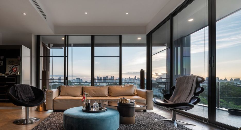 For sale 3 bedrooms condo in Watthana, Bangkok