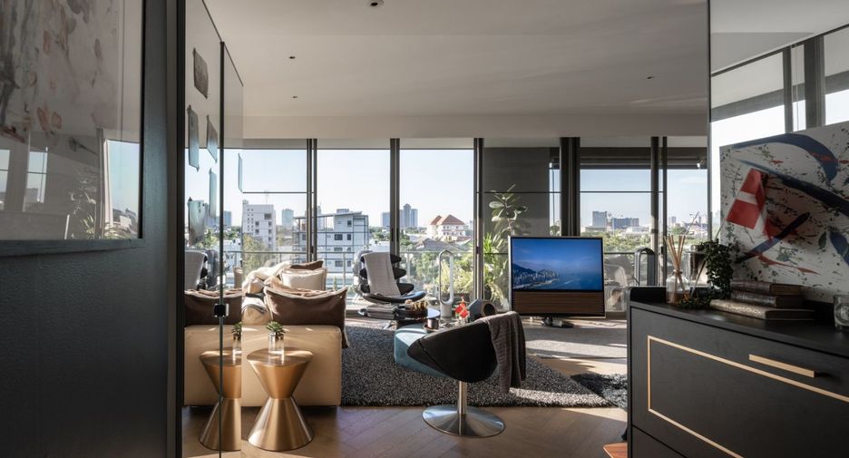For sale 3 bedrooms condo in Watthana, Bangkok