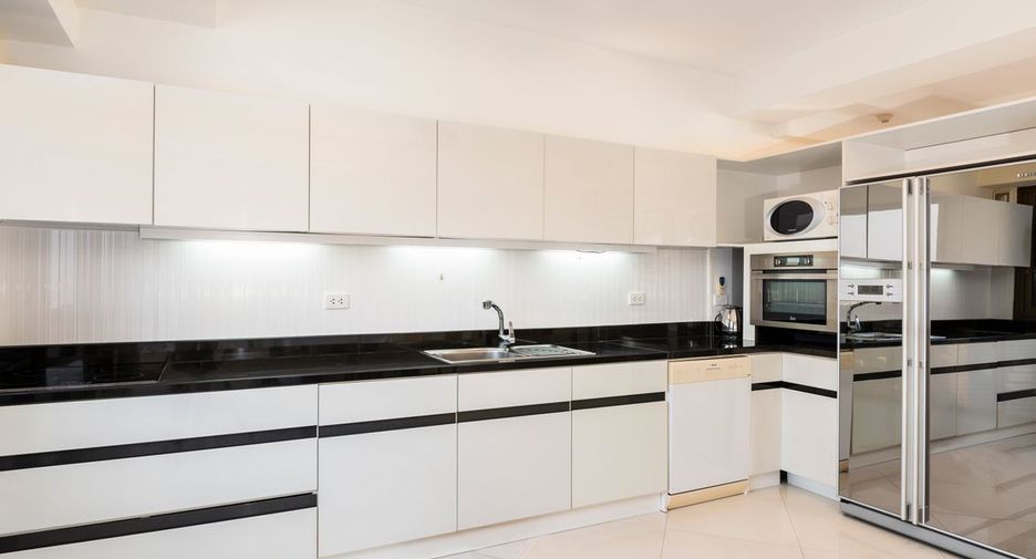 For sale 3 ベッドルーム condo in Bang Lamung, Chonburi