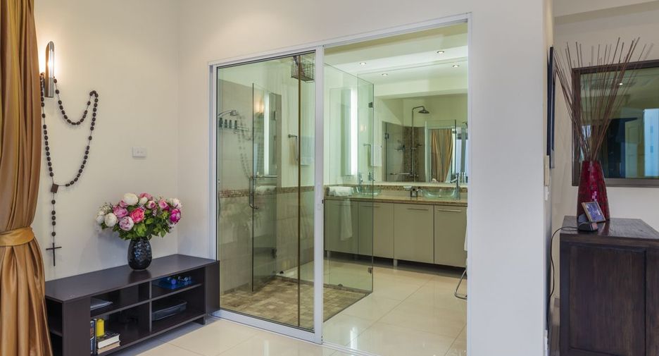For sale 3 ベッドルーム condo in Bang Lamung, Chonburi