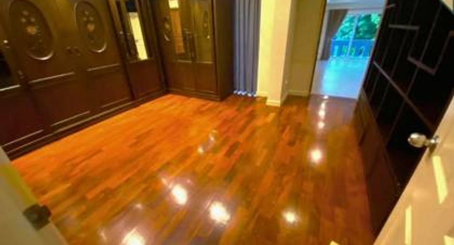 For sale 4 bedrooms house in Phasi Charoen, Bangkok