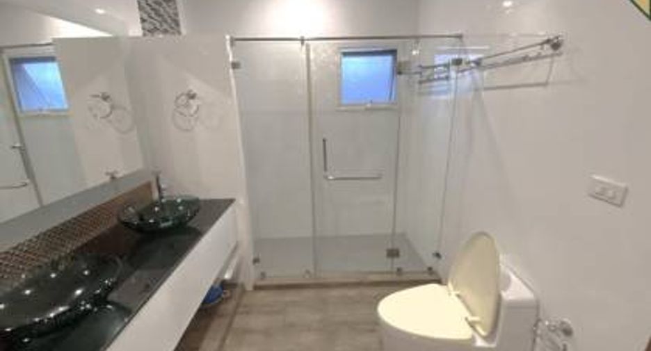 For sale 4 bedrooms house in Phasi Charoen, Bangkok