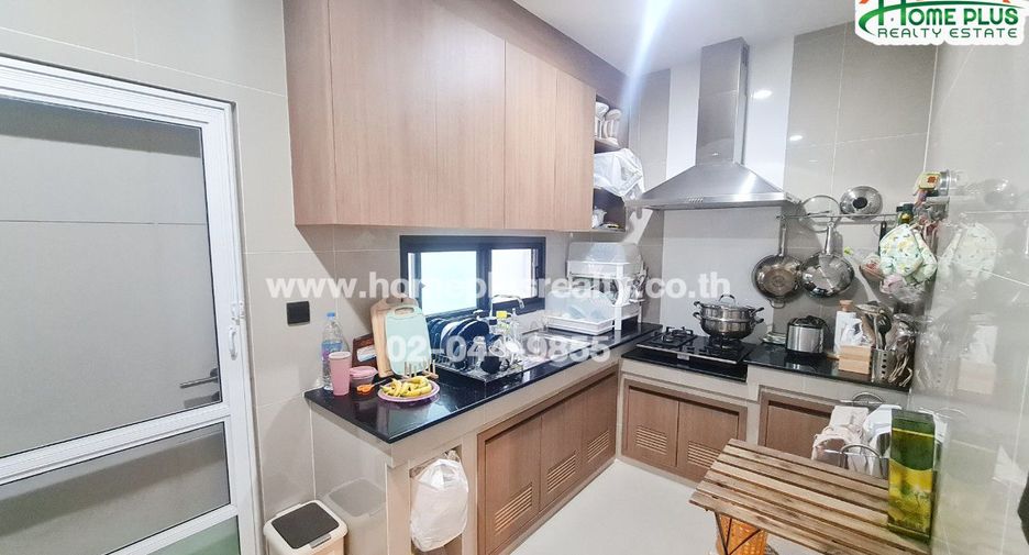 For sale 3 ベッドルーム house in Bang Kapi, Bangkok