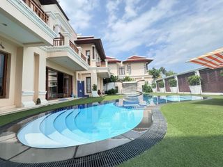 For sale 6 Beds villa in Na Jomtien, Pattaya