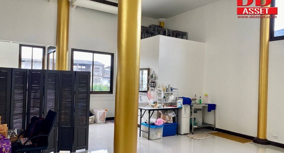 For sale 3 bed retail Space in Khlong Toei, Bangkok