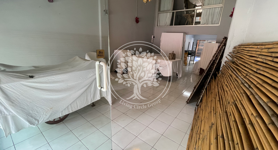 For sale 8 bed retail Space in Watthana, Bangkok