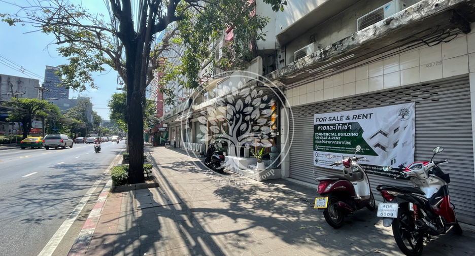 For sale 8 bed retail Space in Watthana, Bangkok