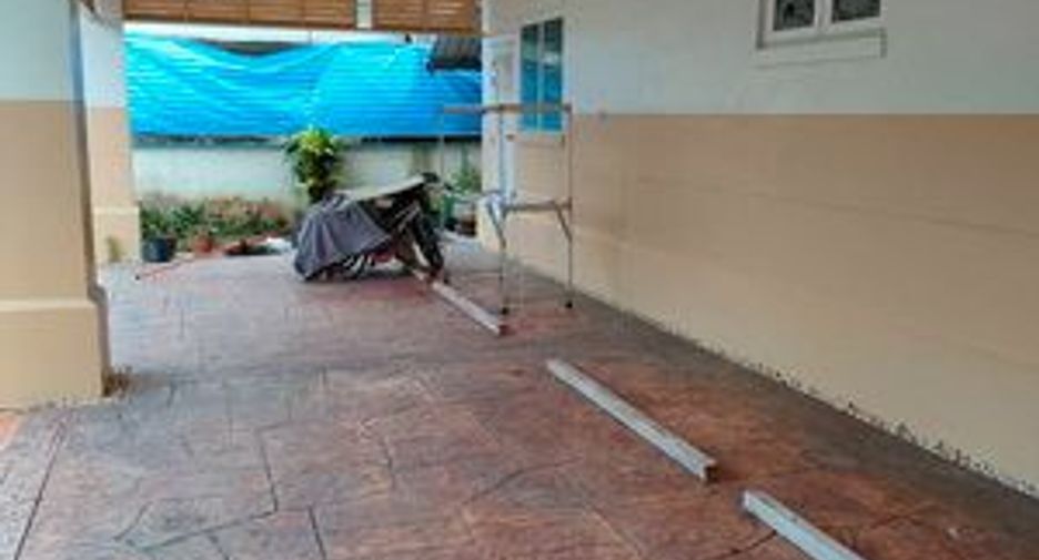 For sale 4 bedrooms house in Prawet, Bangkok