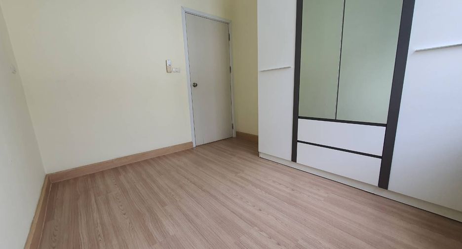 For rent そして for sale 4 Beds townhouse in Mueang Nonthaburi, Nonthaburi