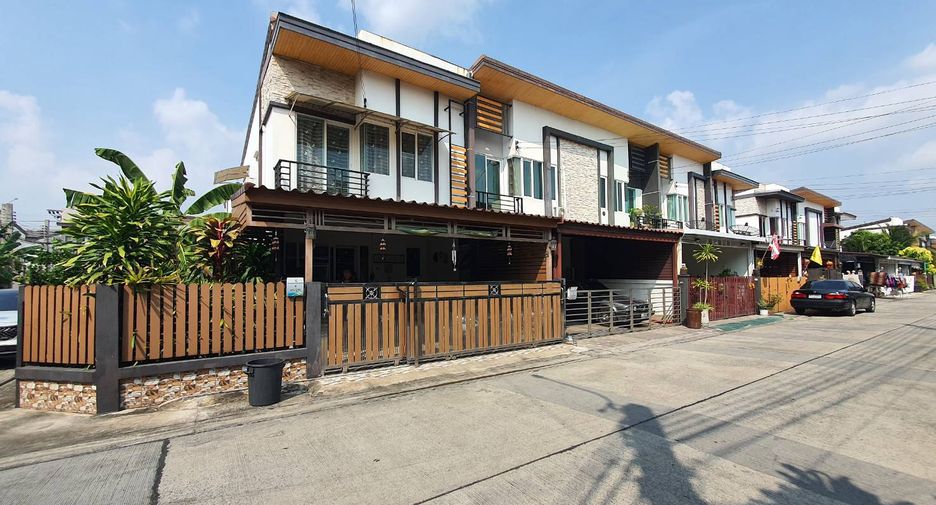 For rent そして for sale 4 Beds townhouse in Mueang Nonthaburi, Nonthaburi