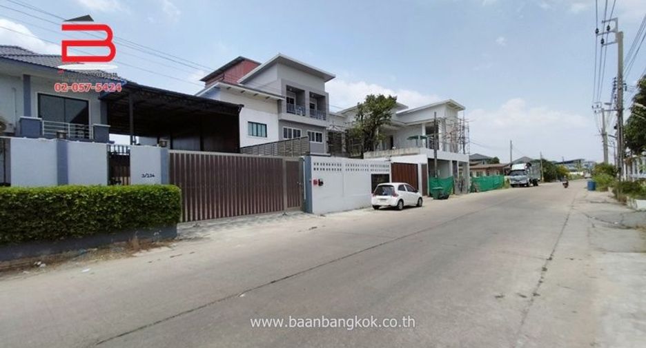 For sale 9 bed house in Thawi Watthana, Bangkok