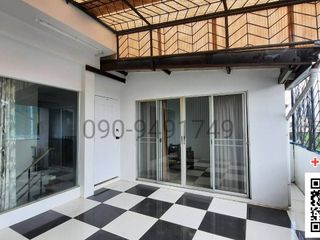 Casa adosada en alquiler de 5 habitaciones en Suan Luang, Bangkok
