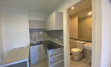 For sale 2 bedrooms condo in Mueang Samut Prakan, Samut Prakan