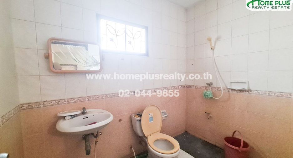 For sale 3 bedrooms townhouse in Prawet, Bangkok