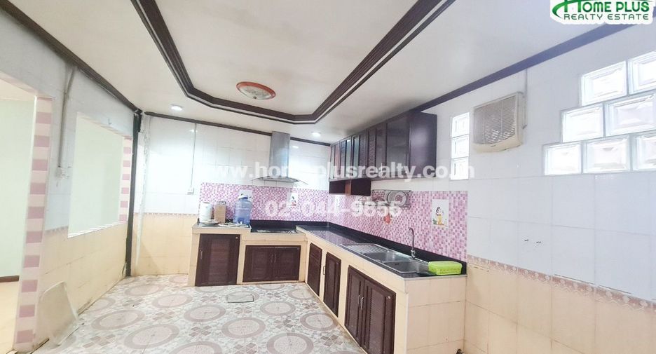 For sale 3 bedrooms townhouse in Prawet, Bangkok