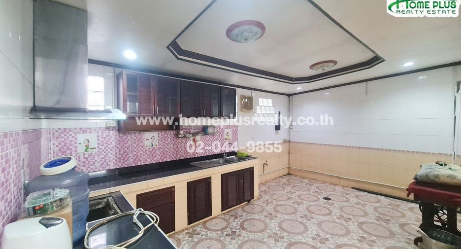 For sale 3 bedrooms townhouse in Prawet, Bangkok