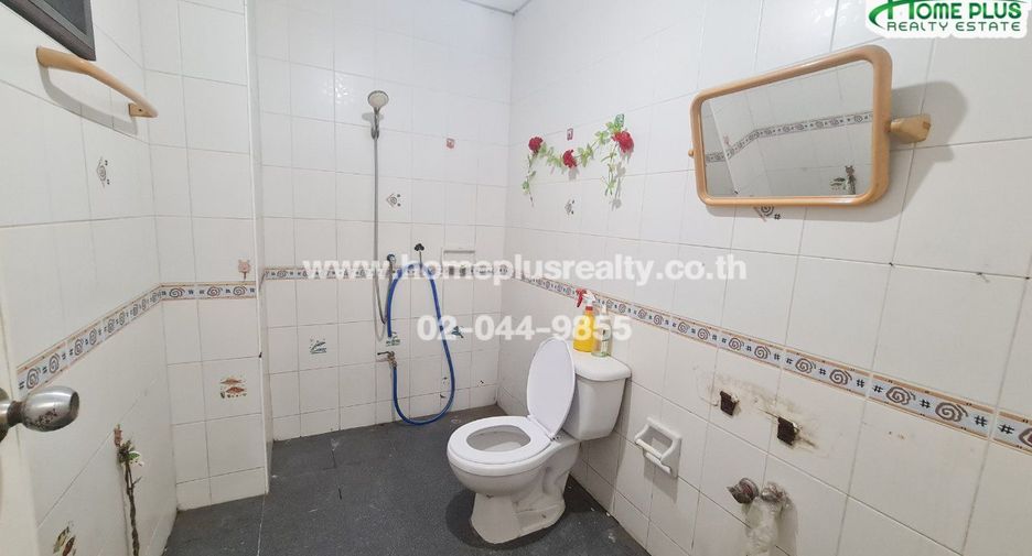For sale 3 bedrooms townhouse in Prawet, Bangkok