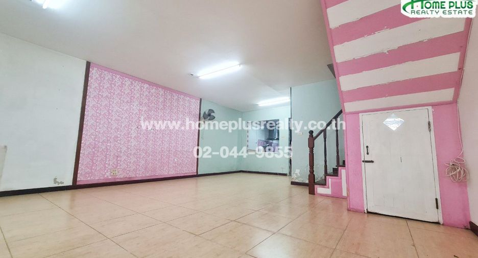 For sale 3 bedrooms townhouse in Prawet, Bangkok