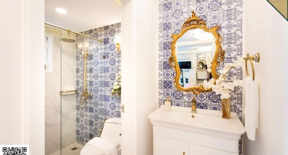 For rent 4 bedrooms townhouse in Bang Kapi, Bangkok