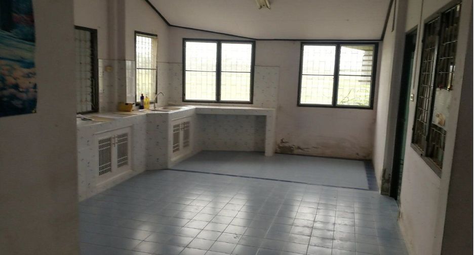 For sale 6 Beds house in Ban Bueng, Chonburi