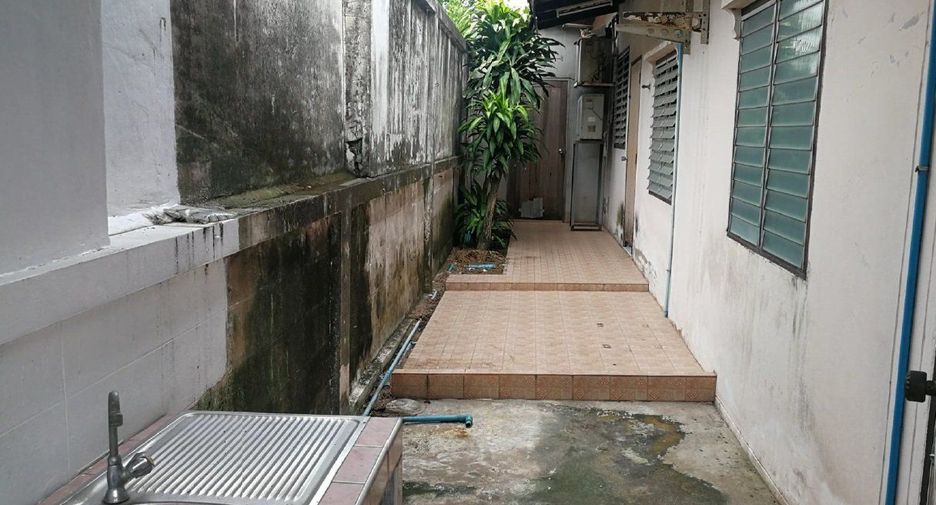 À vendre 6 chambres maison à Ban Bueng, Chonburi
