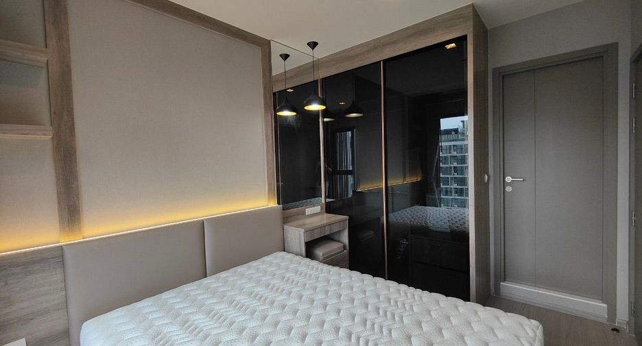 For sale 2 bed condo in Huai Khwang, Bangkok