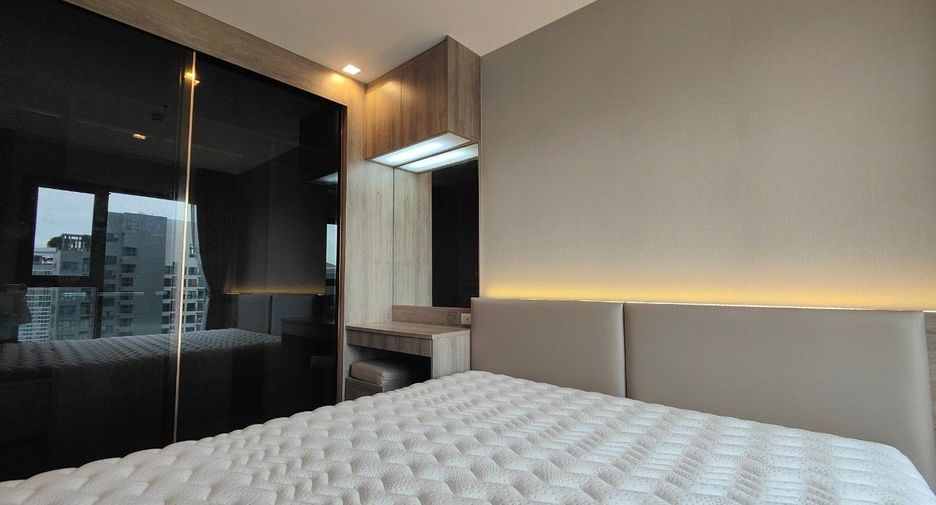For sale 2 bed condo in Huai Khwang, Bangkok