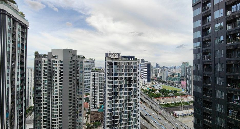 For sale 2 bed condo in Huai Khwang, Bangkok