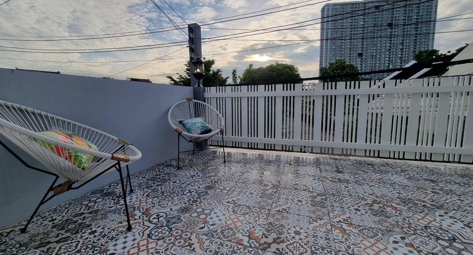 For sale 2 bed townhouse in Bang Lamung, Chonburi