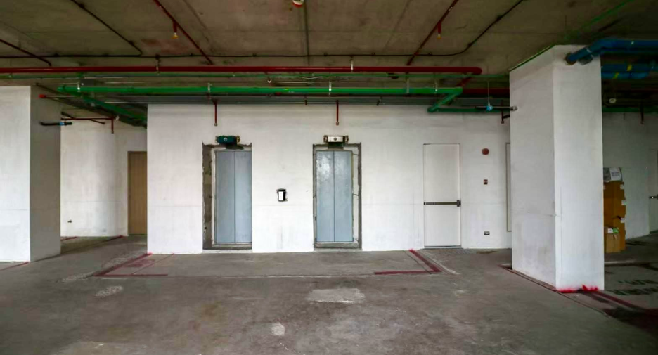 À vendre 4 chambres condo à Khlong San, Bangkok