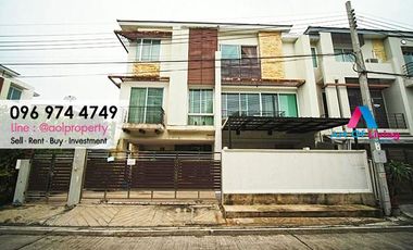 For sale 5 bed townhouse in Yan Nawa, Bangkok