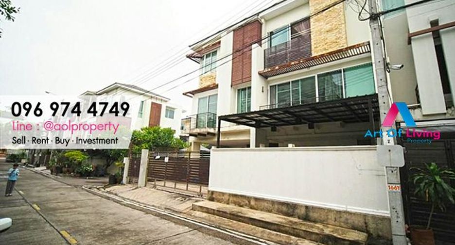 For sale 5 bedrooms townhouse in Yan Nawa, Bangkok