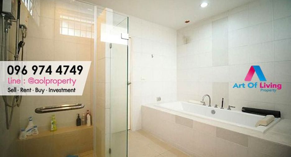For sale 5 bedrooms townhouse in Yan Nawa, Bangkok