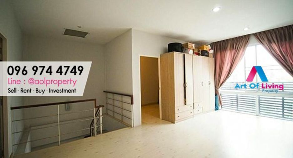For sale 5 bedrooms townhouse in Yan Nawa, Bangkok