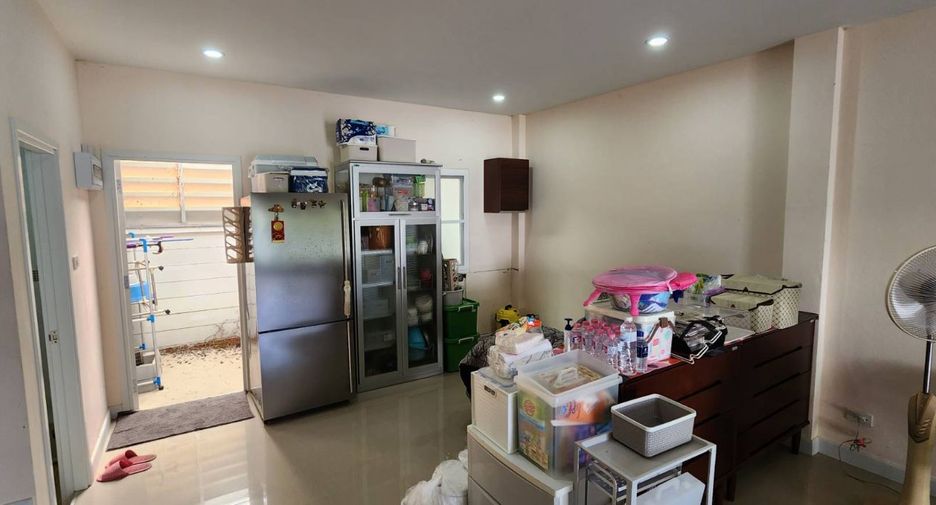 For sale 3 bedrooms townhouse in Mueang Chachoengsao, Chachoengsao