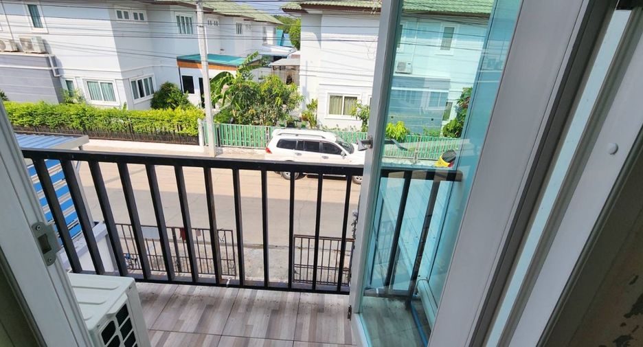 For sale 3 bedrooms townhouse in Mueang Chachoengsao, Chachoengsao