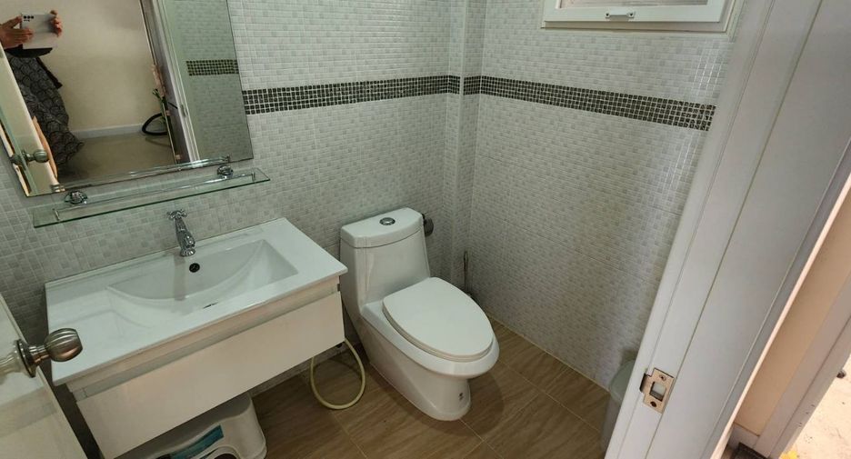 For sale 3 bedrooms townhouse in Mueang Chachoengsao, Chachoengsao