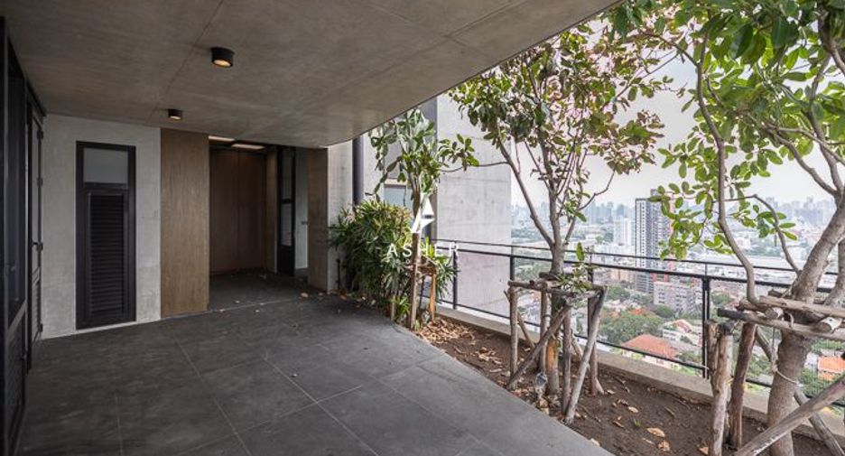 For rent 3 bedrooms condo in Yan Nawa, Bangkok