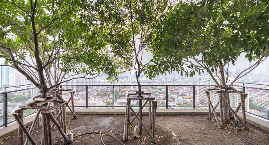 For rent 3 bedrooms condo in Yan Nawa, Bangkok