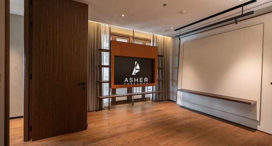 For rent 3 bedrooms condo in Yan Nawa, Bangkok
