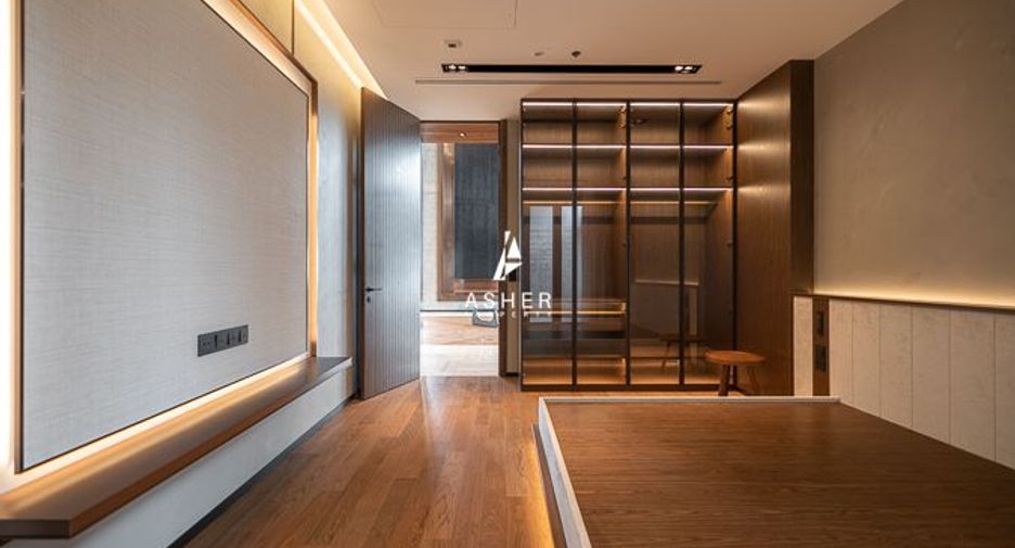 For rent 3 bedrooms condo in Yan Nawa, Bangkok
