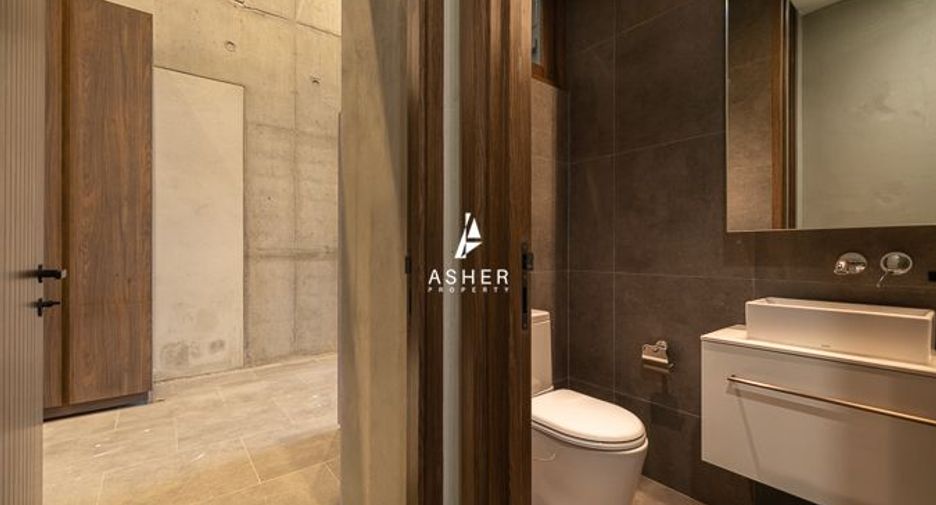 For rent 3 bedrooms condo in Yan Nawa, Bangkok